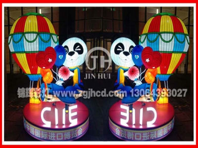超萌!8只自贡彩灯制作的“进宝”可爱亮相国家会展中心迎接第三届进博会