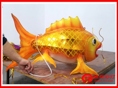 小型锦鲤鱼花灯制作方法及鱼彩灯制作步骤