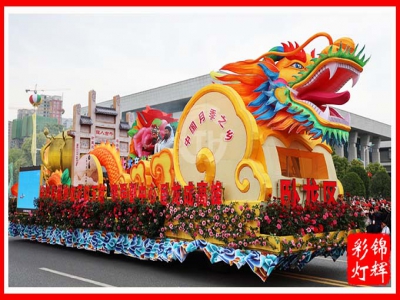 南阳市卧龙区：花车巡游展示月季产业蓬勃发展